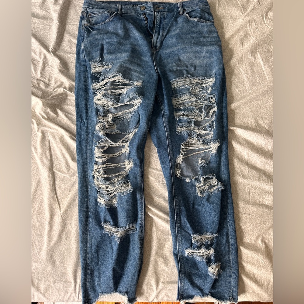American Eagle Outfitters Light Blue Distressed Jeans